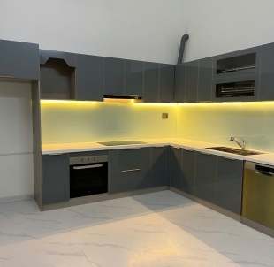 Tủ bếp hợp kim nhôm-cánh kính 2