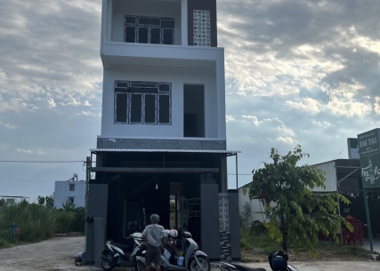 Nhà Chú Tuấn _ La Hà