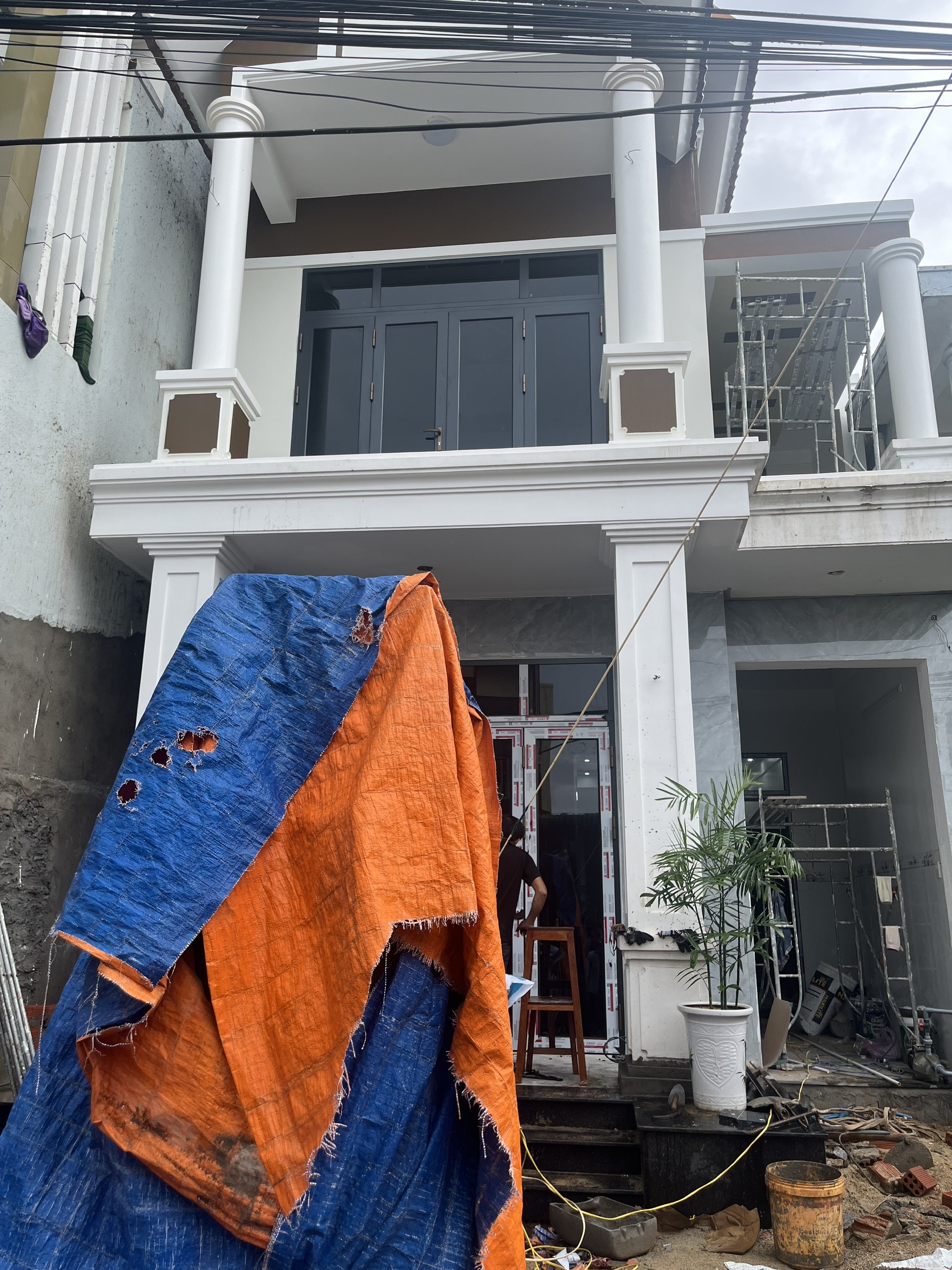 Mặt tiền công trình sử dụng cửa nhôm Xingfa tại Lý Sơn Quảng Ngãi