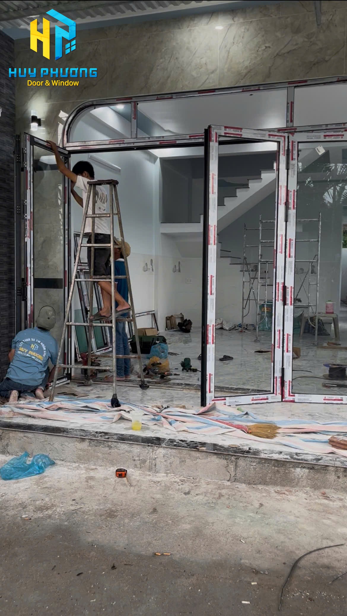 Lắp đặt cửa nhôm kính tại công trình ở Quảng Ngãi