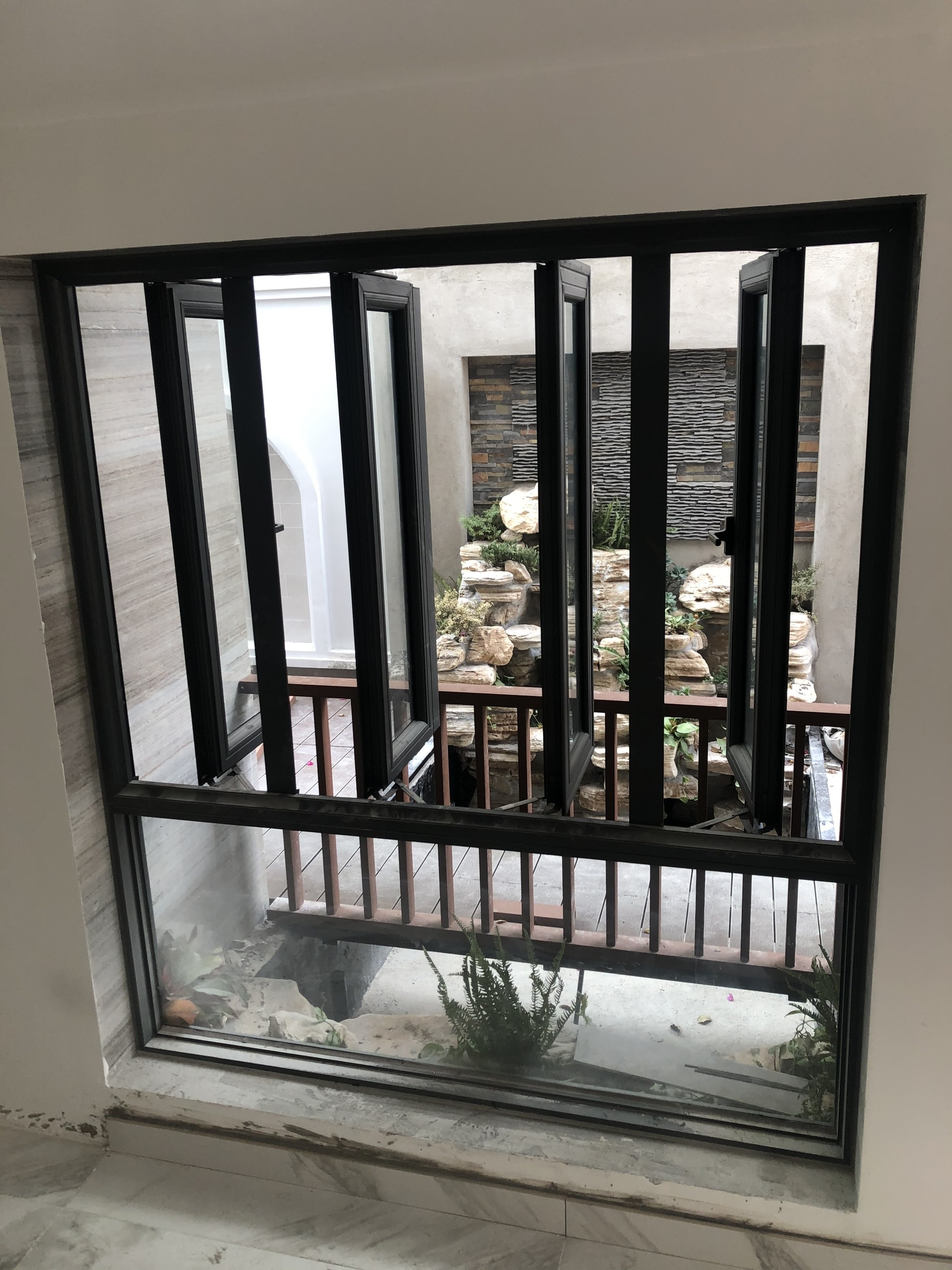 Cửa sổ Xingfa hệ 55 mở quay 4 cánh lấy sáng tự nhiên