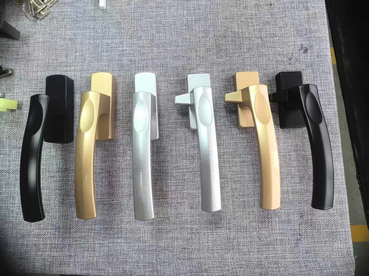 tay nắm cửa nhôm Rostar