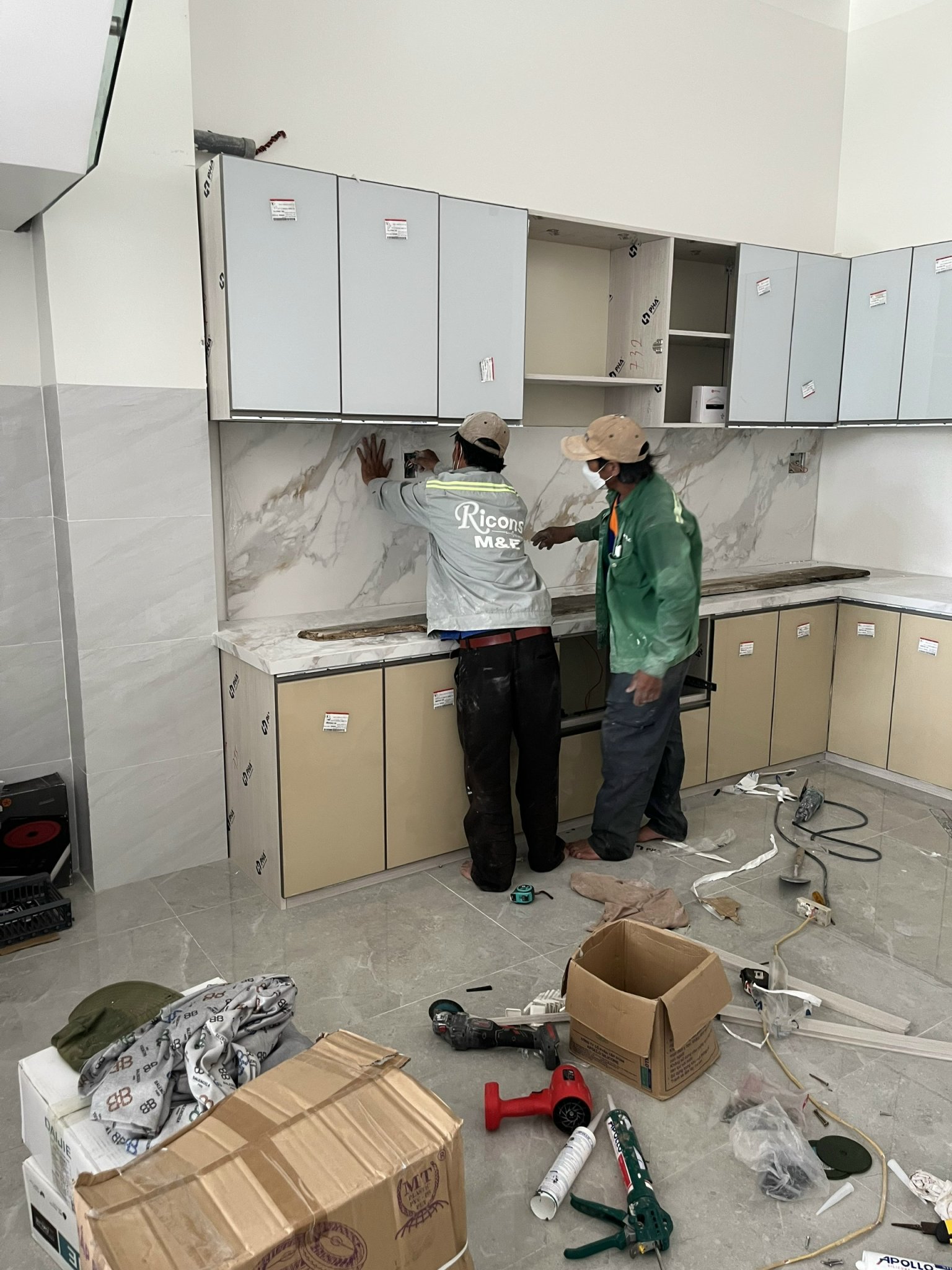 thi công tủ bếp hiện đại tại nhà khách