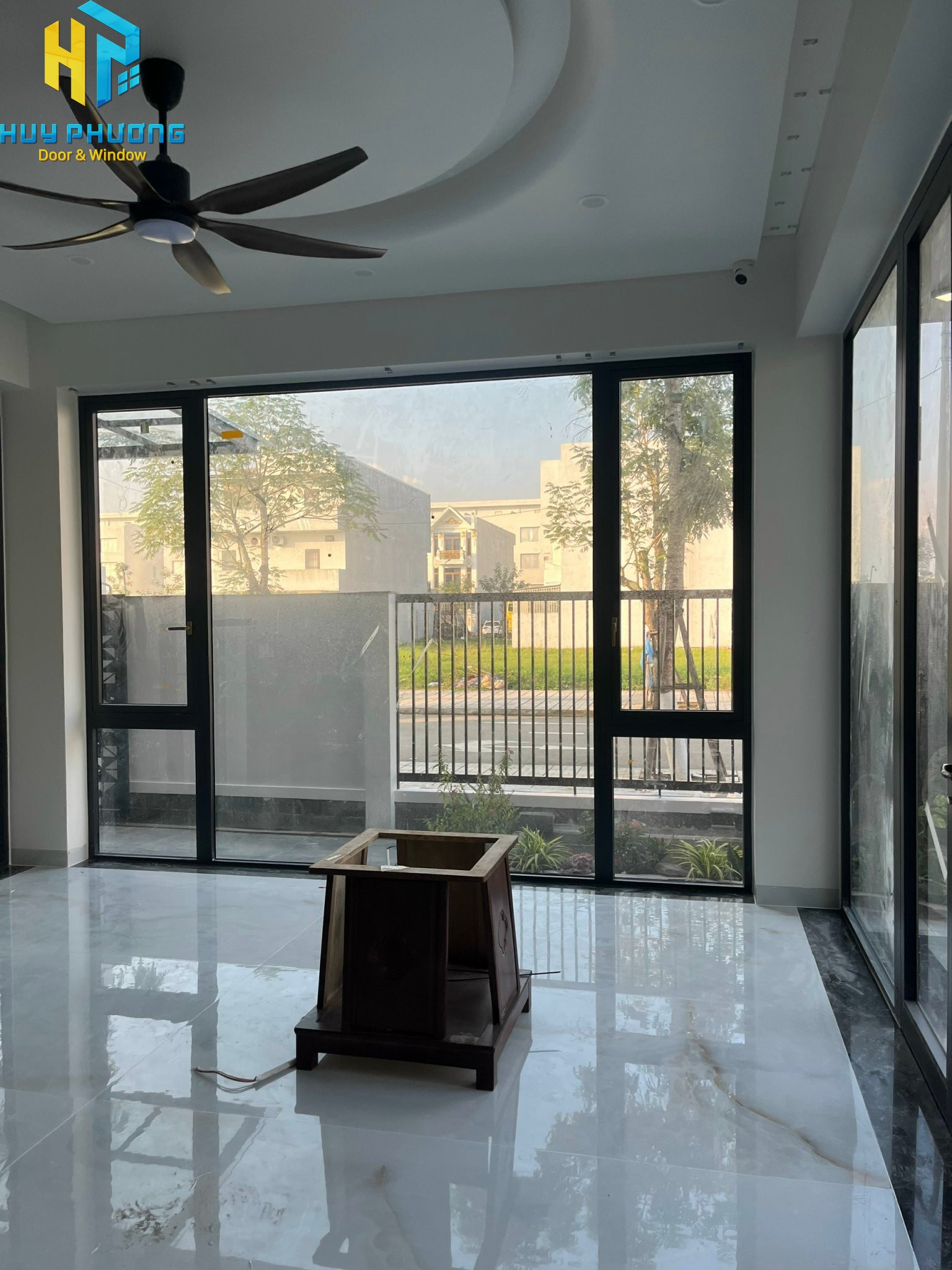 Vách nhôm kính cường lực tại Quảng Ngãi