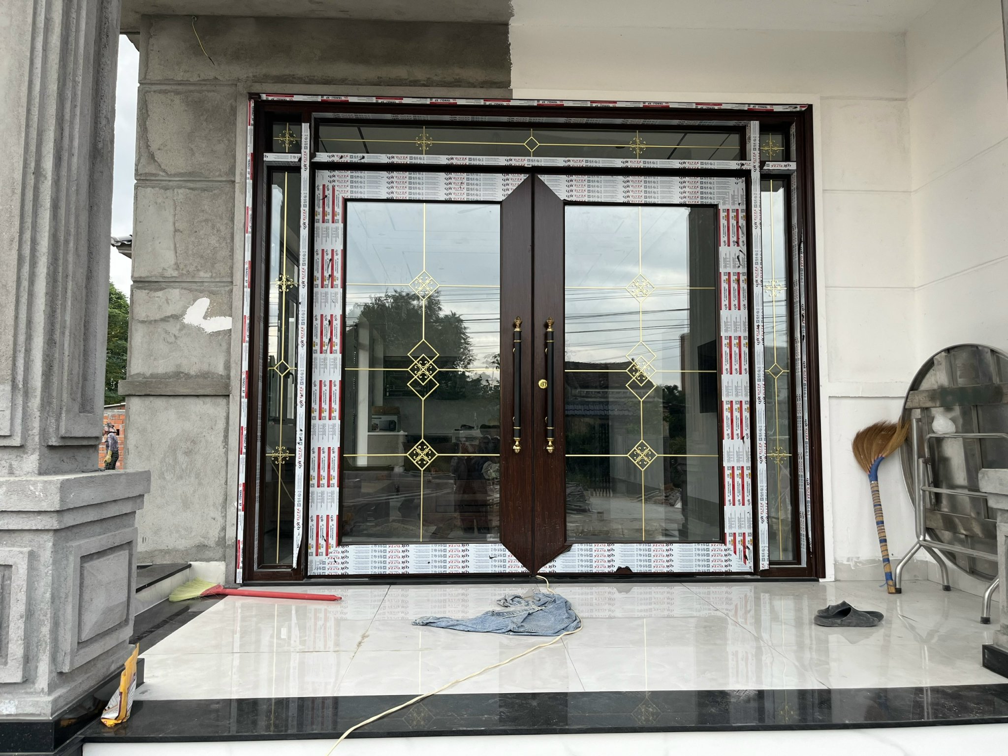 thi công cửa nhôm hệ thuỷ lực tại Quảng Ngãi