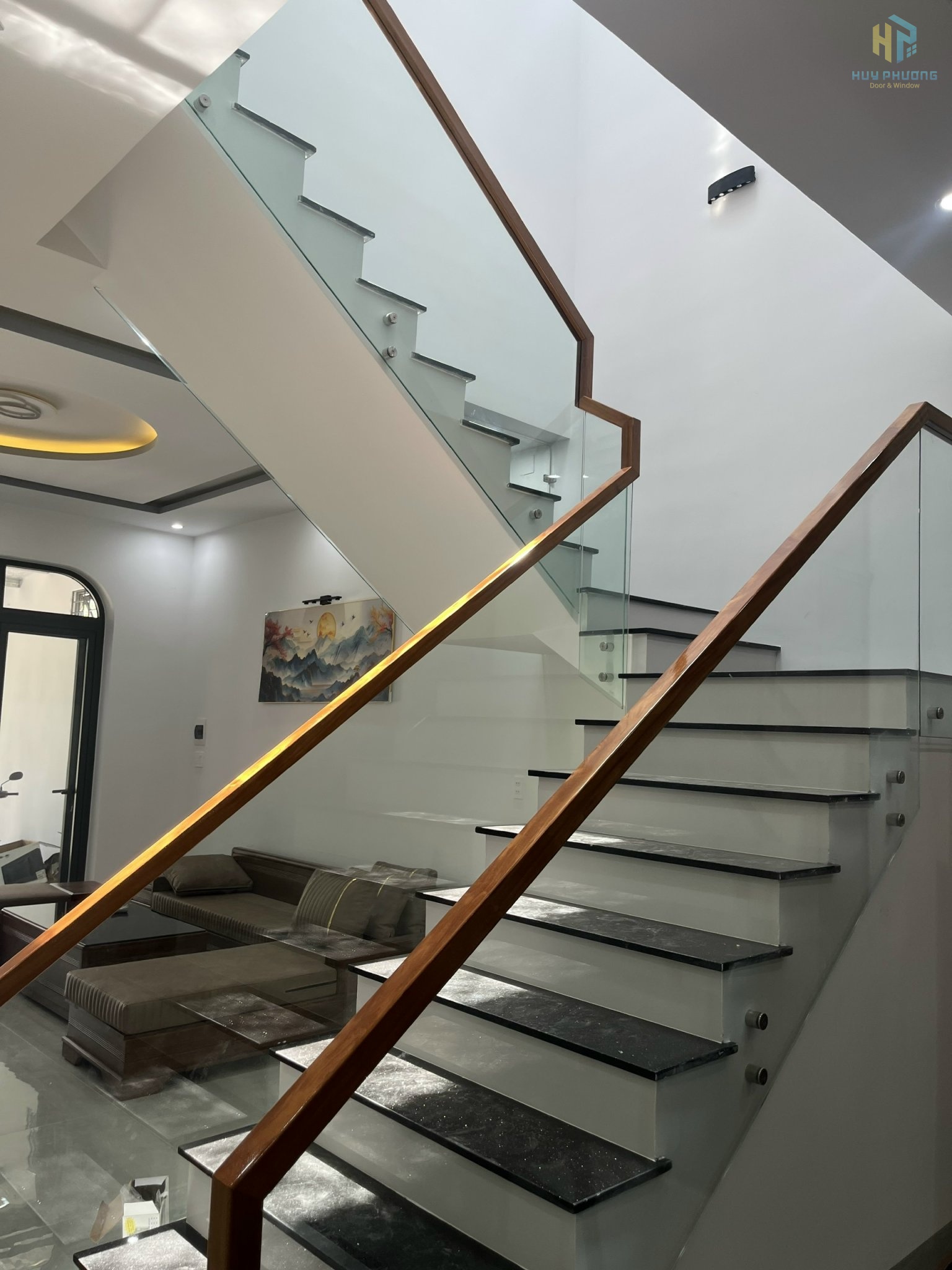 Cầu thang kính tại Quảng Ngãi