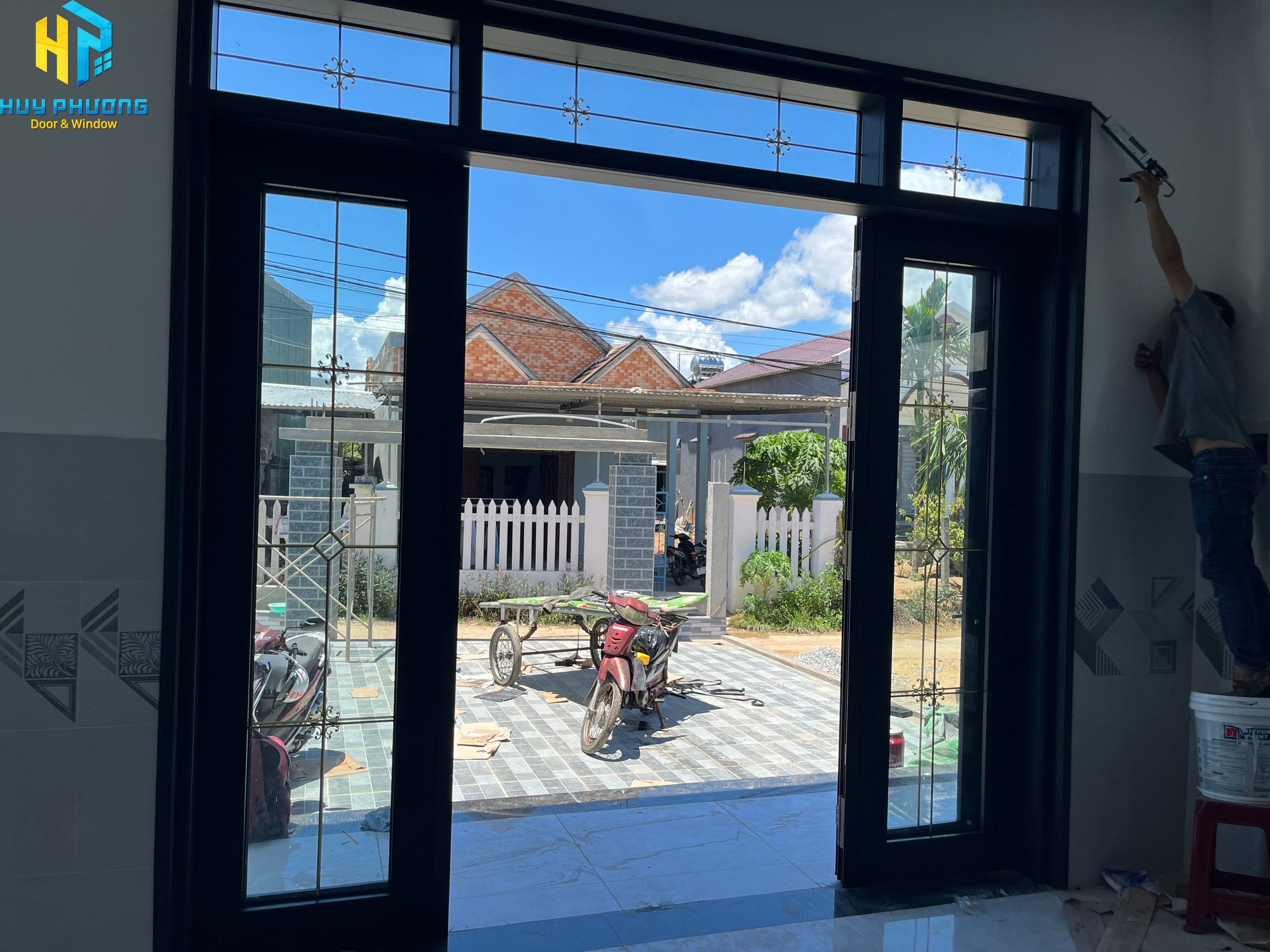Cửa nhôm PMA khung bao ôm full tường tại Sơn Tịnh