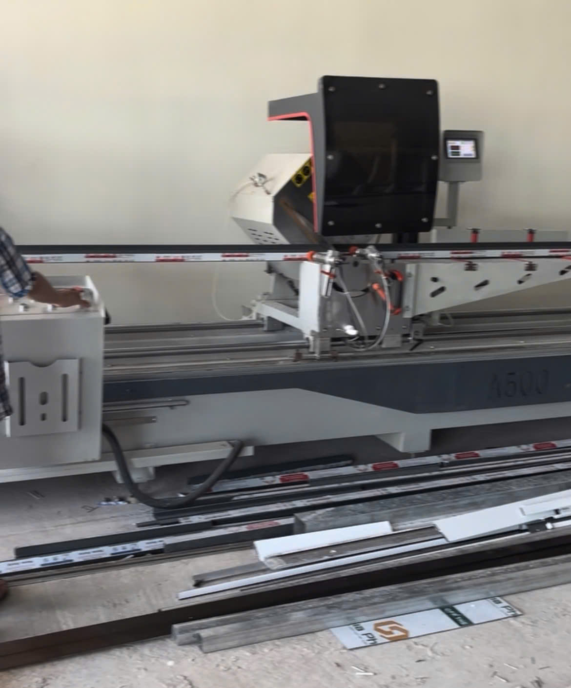 máy cắt nhôm CNC Quảng Ngãi