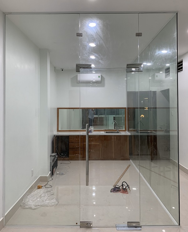 Cửa kính cường lực đẹp cho nhà ở tại Quảng Ngãi