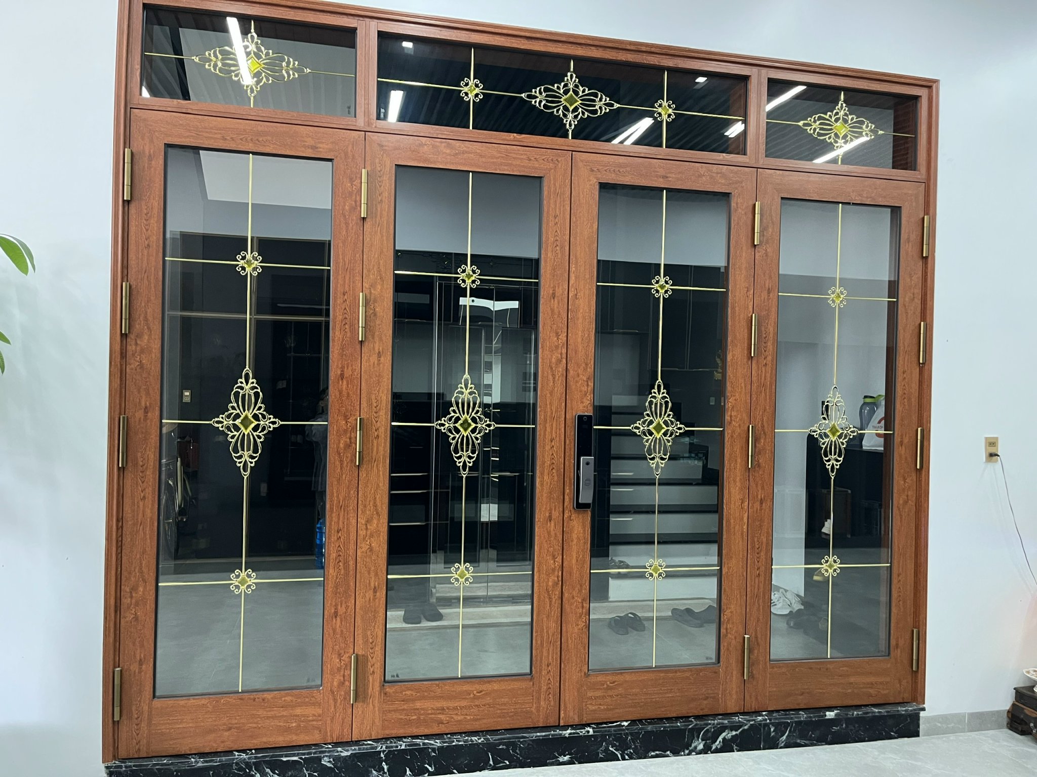 Cửa nhôm PMA full tường bản cánh 115 màu vân gỗ