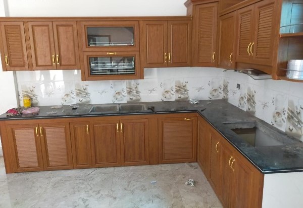 Mẫu tủ bếp nhôm giả gỗ đẹp