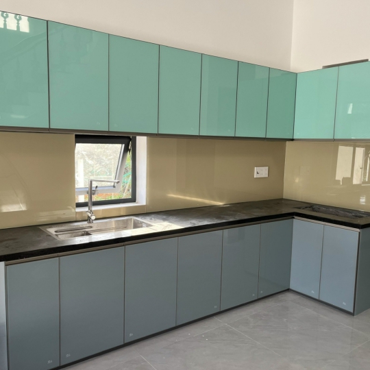 Tủ bếp hợp kim nhôm-cánh kính 2