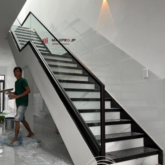 Cầu Thang Kính Tay Vịn Nhôm Maxpro Cao Cấp